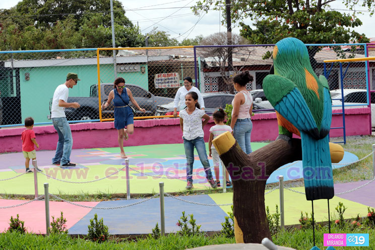 Inauguran hermoso parque en Monse&ntilde;or Lezcano